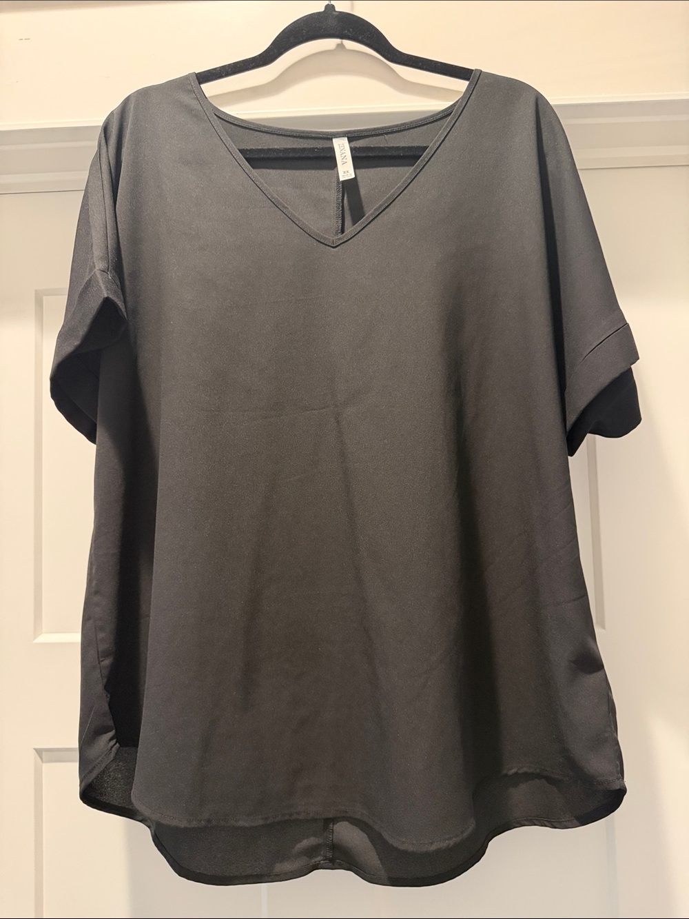 Zenana Outfitters Black V-Neck Short Sleeve Top